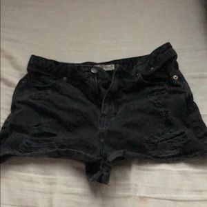 BLACK JEAN RIPPED SHORTS